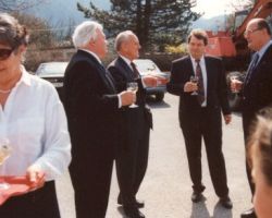Zur Feier sind unter
anderen erschienen:
(v.l.n.r.)
Die damalige Kuratorin
Frau Frischauf-
Freudenberg
Bürgermeister Singer
(Reutte)
Dr. Hubert Bildstein
(Metallwerk Plansee)
Dekan Mons. Pohler
(Breitenwang).